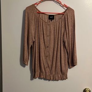 3/4 length sleeve shirt